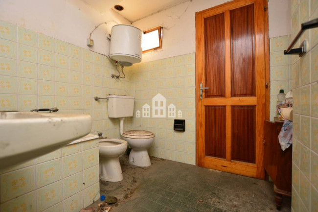 Porzione di bifamiliare in vendita a Valchiusa