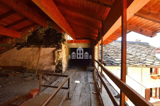 Porzione di bifamiliare in vendita a Valchiusa