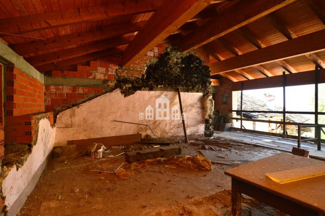 Porzione di bifamiliare in vendita a Valchiusa