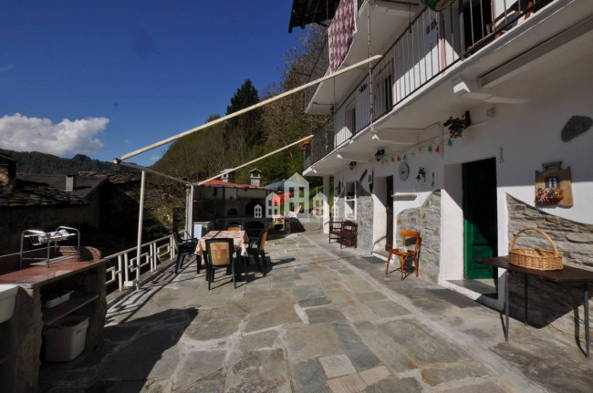 Casa semindipendente in vendita a Sparone