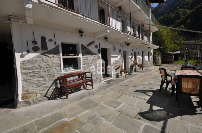 Casa semindipendente in vendita a Sparone