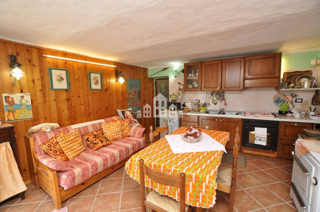 Casa semindipendente in vendita a Sparone