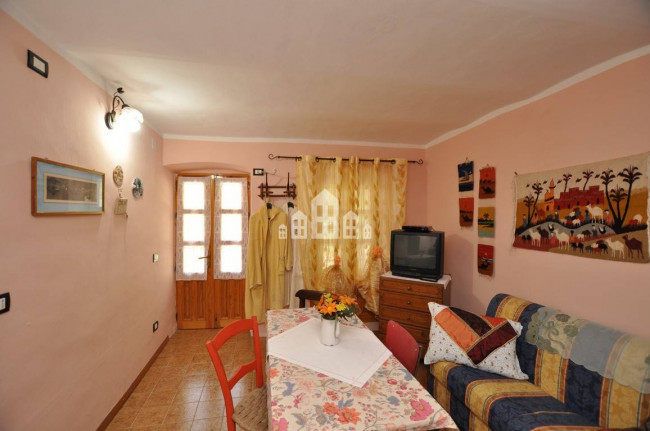 Casa semindipendente in vendita a Sparone