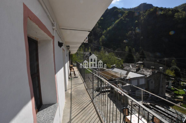 Casa semindipendente in vendita a Sparone