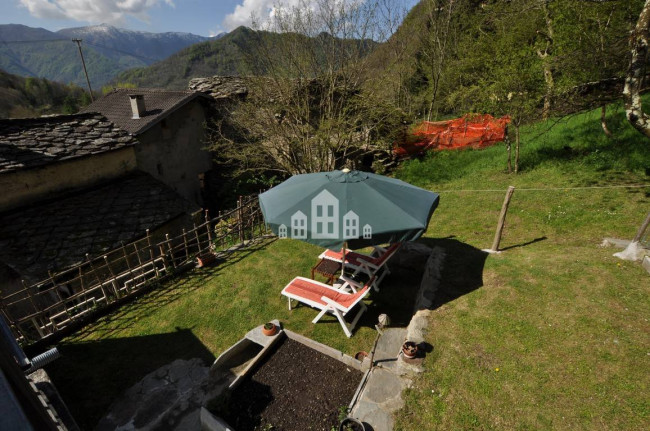 Casa semindipendente in vendita a Sparone