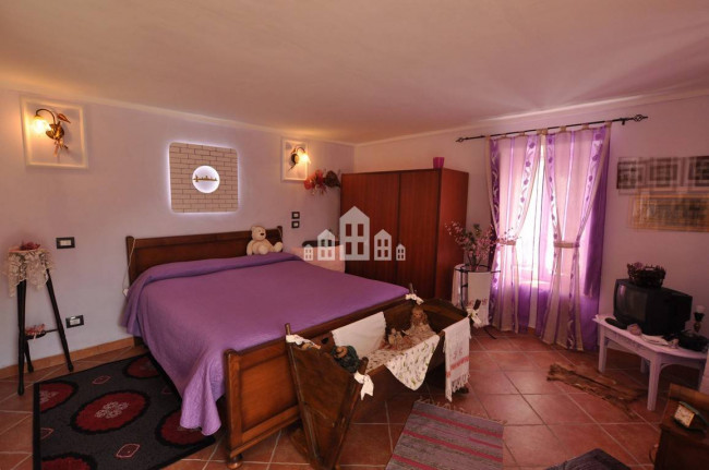 Casa semindipendente in vendita a Sparone