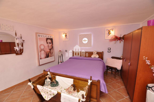 Casa semindipendente in vendita a Sparone