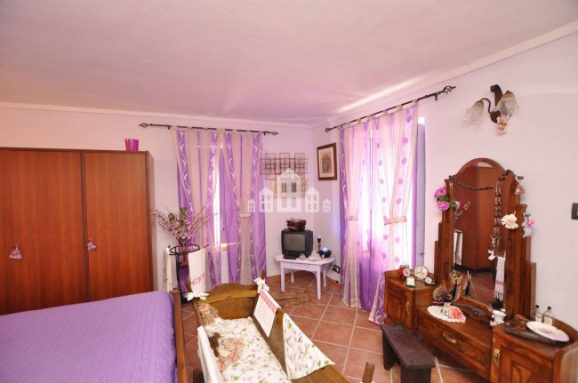 Casa semindipendente in vendita a Sparone
