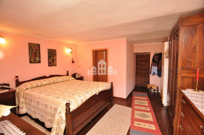 Casa semindipendente in vendita a Sparone