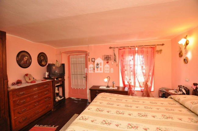 Casa semindipendente in vendita a Sparone