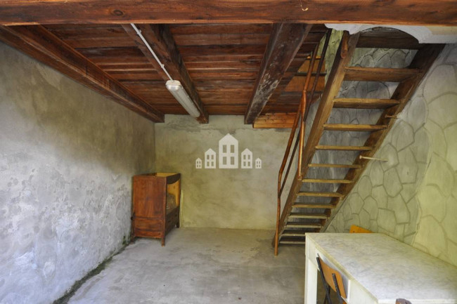 Casa semindipendente in vendita a Sparone