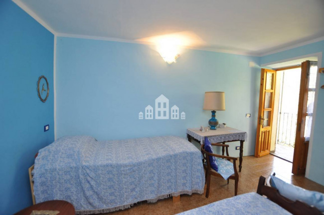 Casa semindipendente in vendita a Sparone