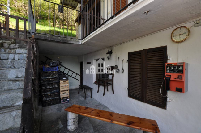 Casa semindipendente in vendita a Sparone