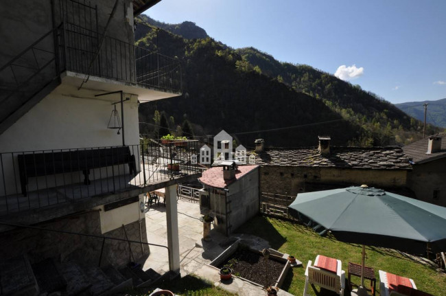 Casa semindipendente in vendita a Sparone