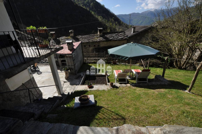 Casa semindipendente in vendita a Sparone