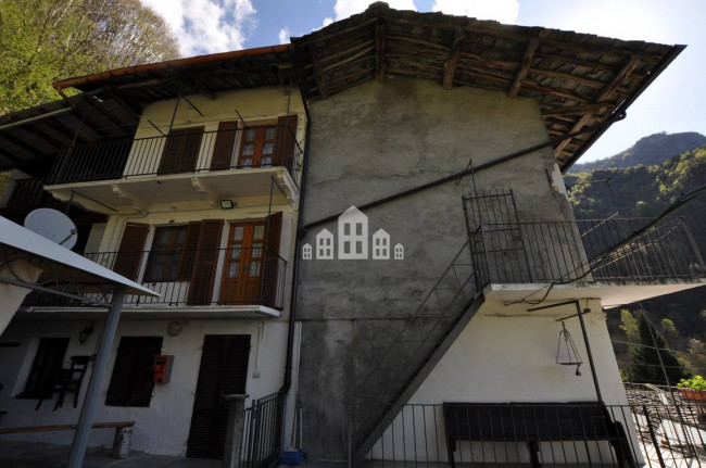 Casa semindipendente in vendita a Sparone