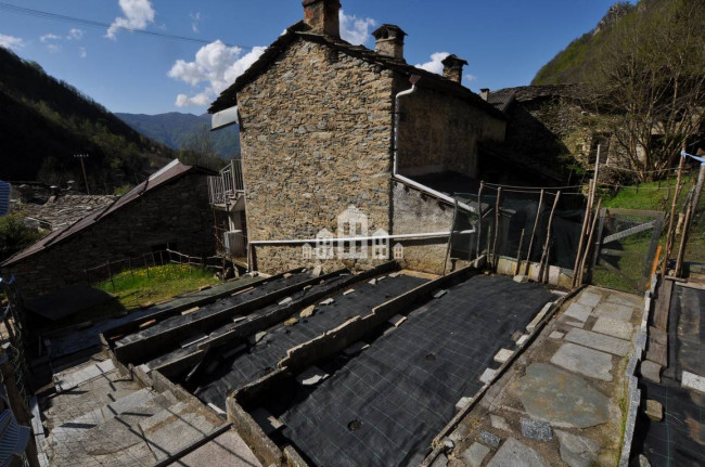Casa semindipendente in vendita a Sparone
