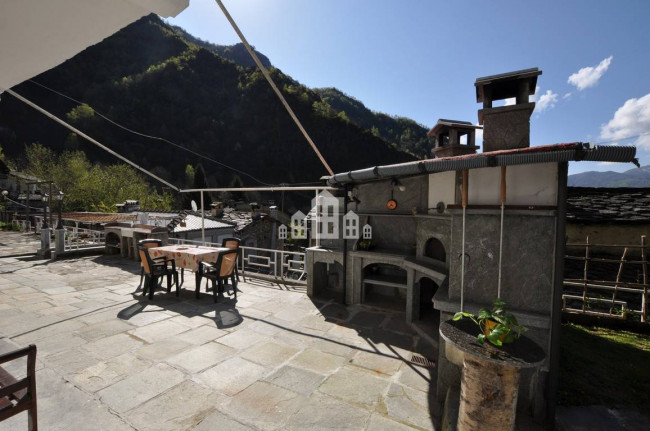 Casa semindipendente in vendita a Sparone