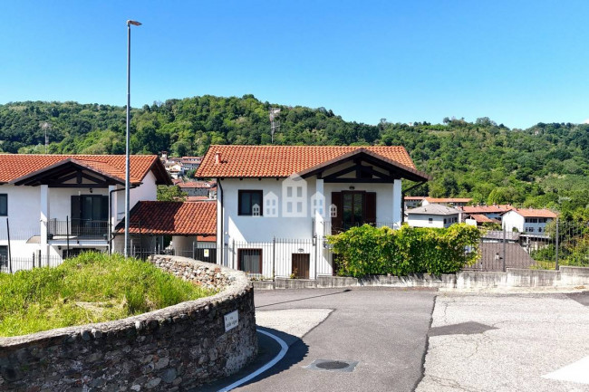 Villa semindipendente in vendita a Perosa Canavese