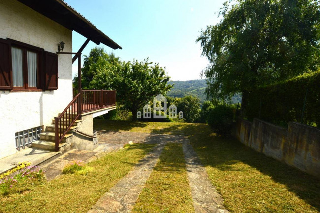 Casa semindipendente in vendita a Valchiusa