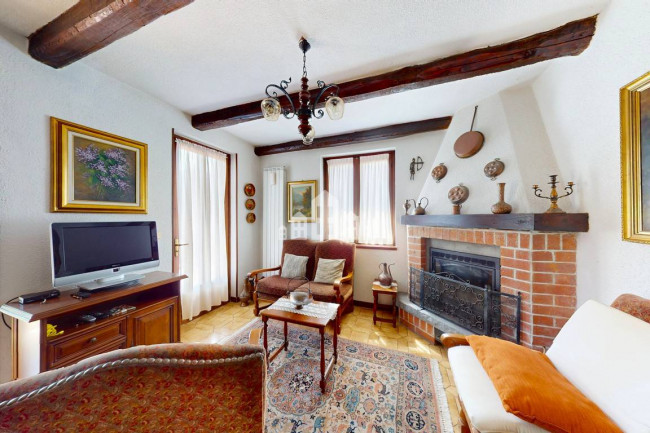 Casa semindipendente in vendita a Valchiusa