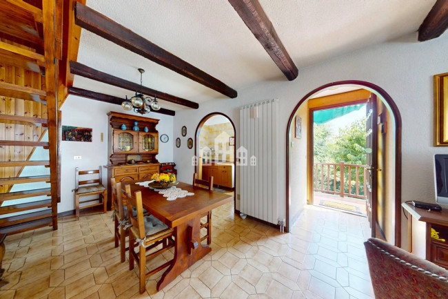 Casa semindipendente in vendita a Valchiusa