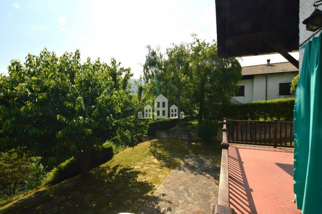 Casa semindipendente in vendita a Valchiusa
