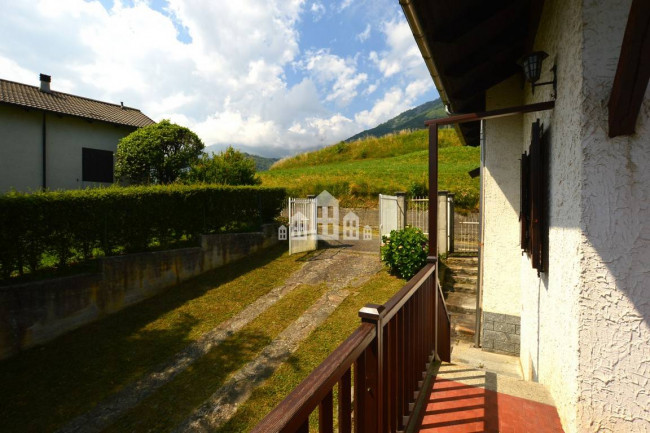Casa semindipendente in vendita a Valchiusa