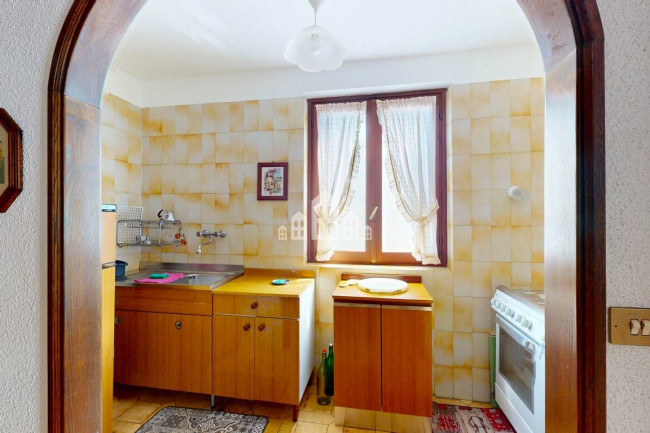 Casa semindipendente in vendita a Valchiusa
