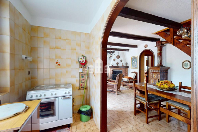 Casa semindipendente in vendita a Valchiusa