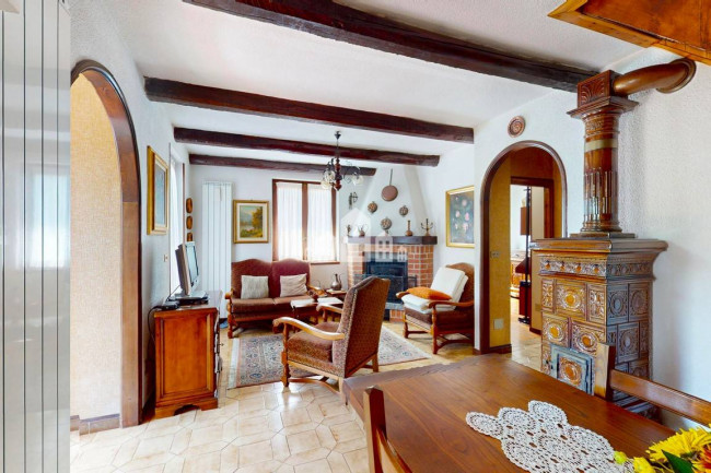 Casa semindipendente in vendita a Valchiusa
