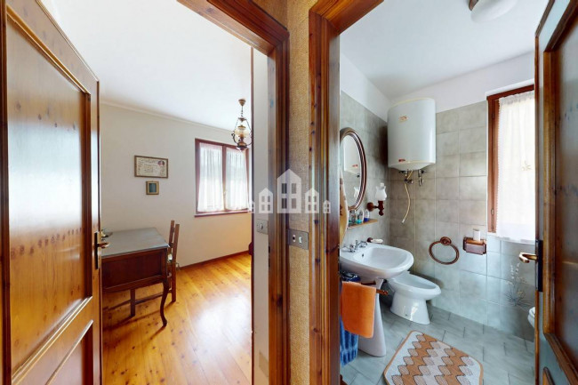 Casa semindipendente in vendita a Valchiusa