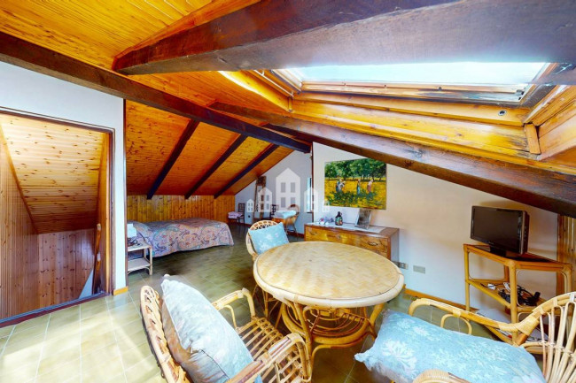 Casa semindipendente in vendita a Valchiusa
