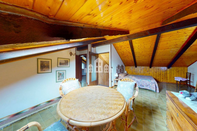 Casa semindipendente in vendita a Valchiusa