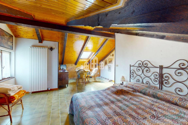 Casa semindipendente in vendita a Valchiusa