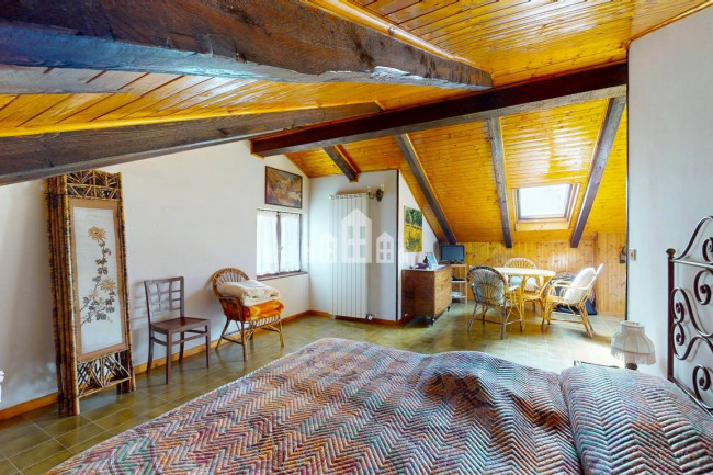 Casa semindipendente in vendita a Valchiusa