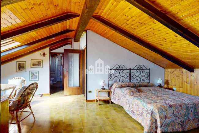 Casa semindipendente in vendita a Valchiusa