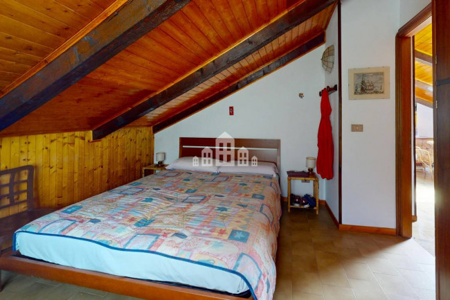 Casa semindipendente in vendita a Valchiusa