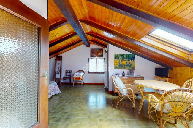 Casa semindipendente in vendita a Valchiusa