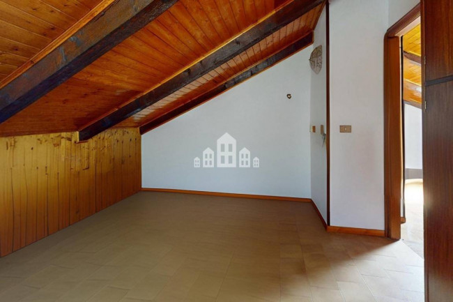 Casa semindipendente in vendita a Valchiusa