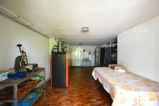 Casa semindipendente in vendita a Valchiusa