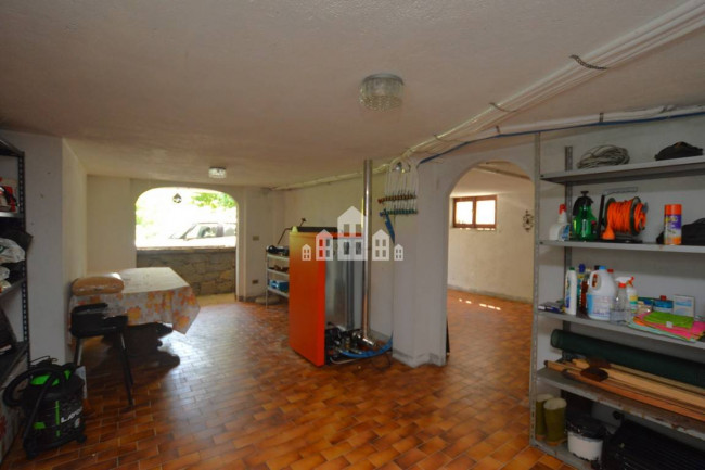 Casa semindipendente in vendita a Valchiusa