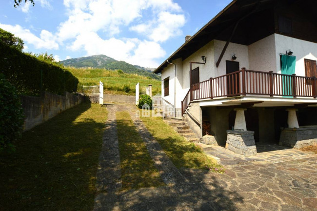 Casa semindipendente in vendita a Valchiusa
