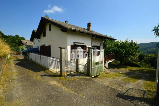Casa semindipendente in vendita a Valchiusa