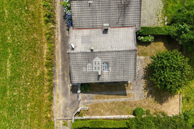 Casa semindipendente in vendita a Valchiusa