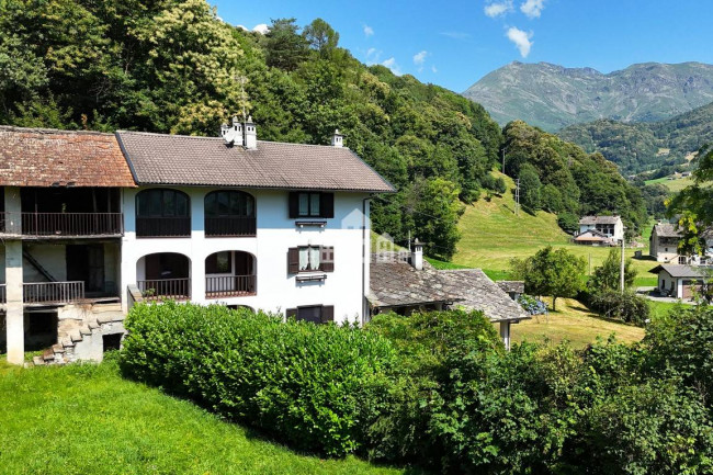 Casa semindipendente in vendita a Valchiusa