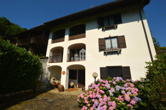 Casa semindipendente in vendita a Valchiusa