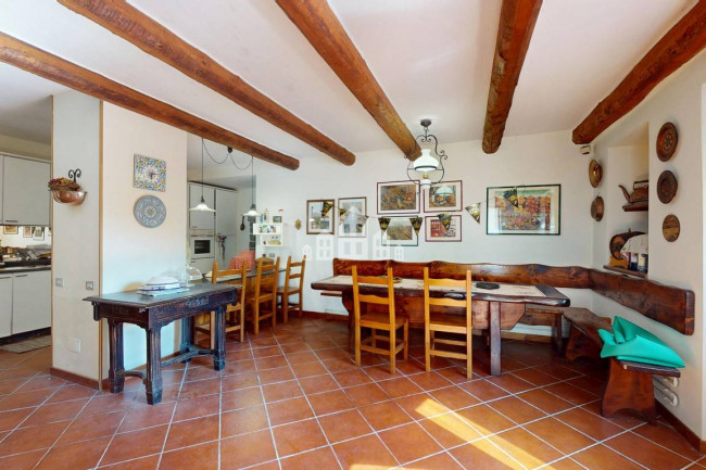 Casa semindipendente in vendita a Valchiusa