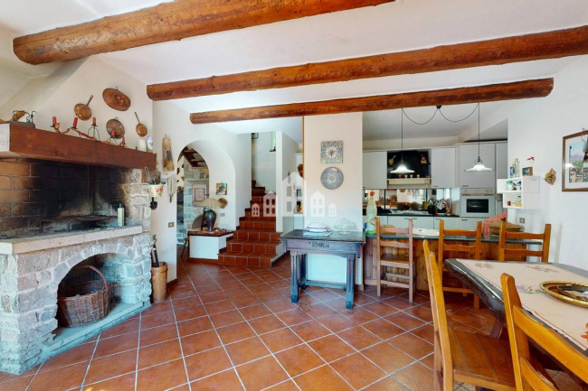 Casa semindipendente in vendita a Valchiusa