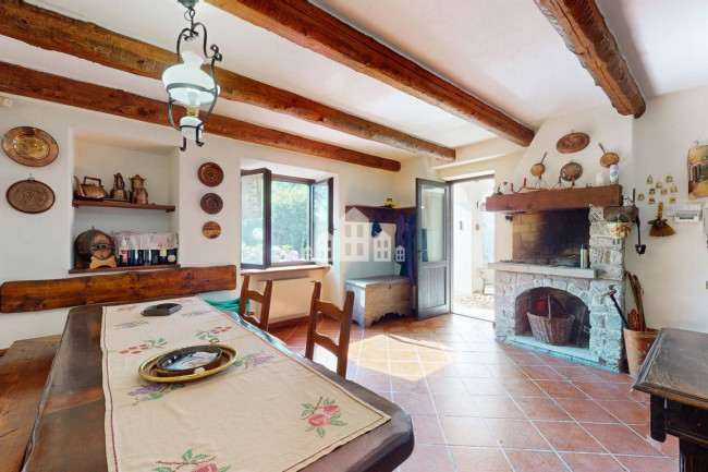 Casa semindipendente in vendita a Valchiusa
